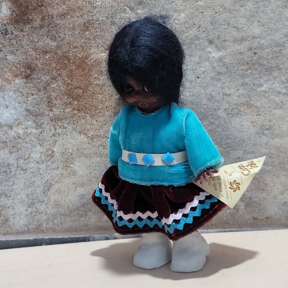 Carlson Navaho Princess Collector Doll - Picture 12 of 14